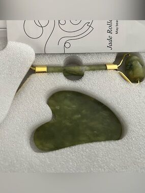 NWT Jade Gua Sha Roller & Stone - never usedwww - skincare tool